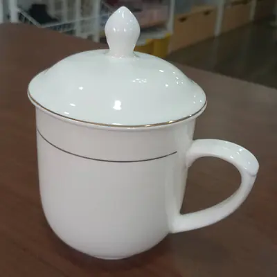 Ceramic Cup With Lid Gold Rim 350ml primary image