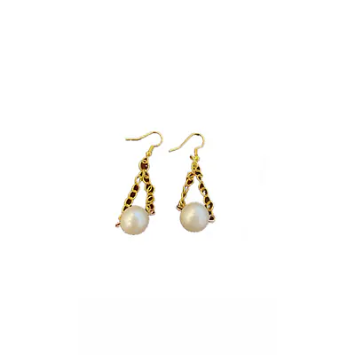 Earing primary image