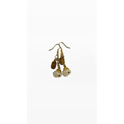 Earing primary image