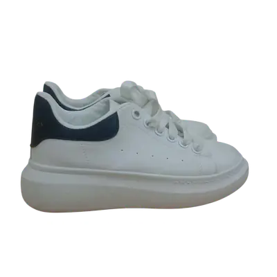 Sneaker primary image