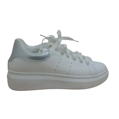 Sneaker secondary image