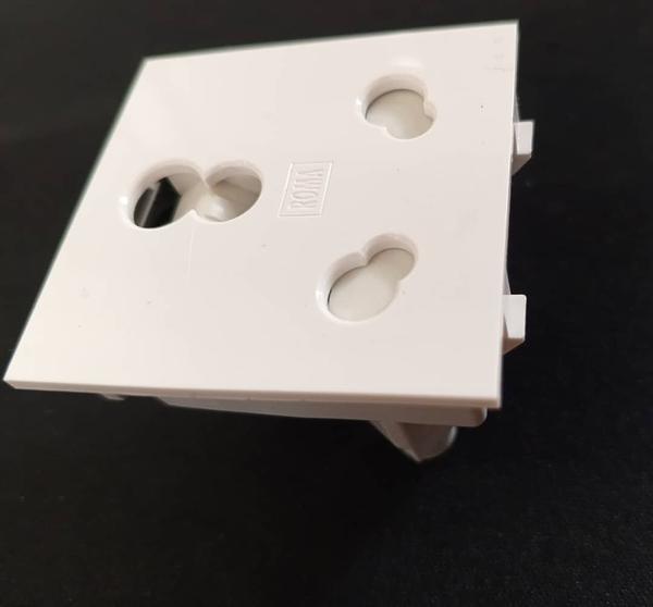 Roma Socket