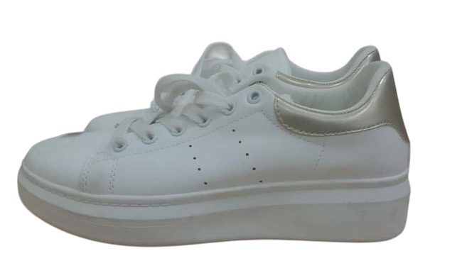 Zosdon lace-up sneaker