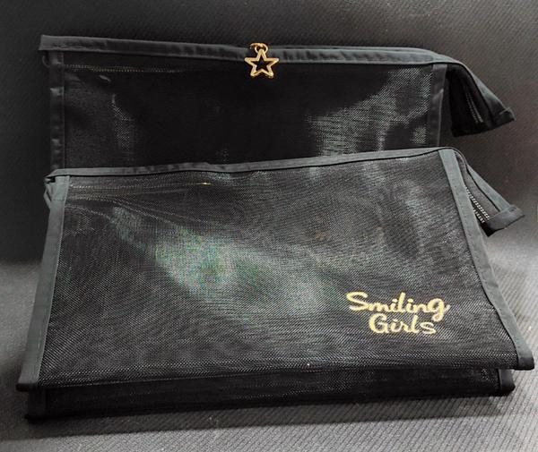 LSmiling Girl Mesh Cosmetic Case