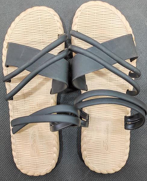 Cross-Strap Antislip Slipper