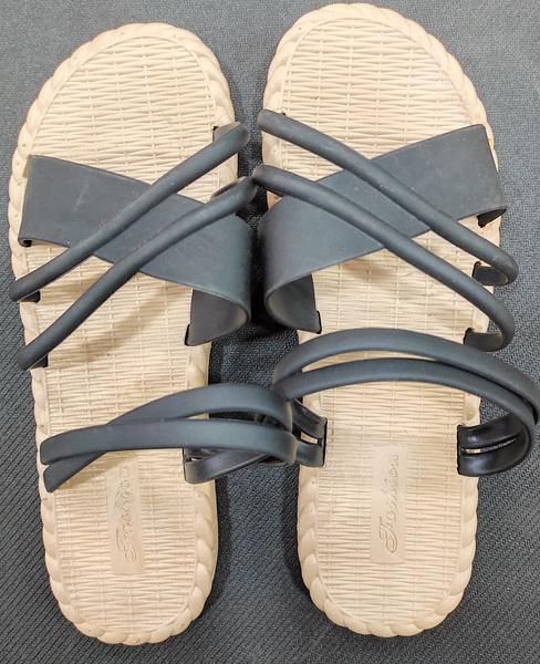 Cross-Strap Antislip Slipper