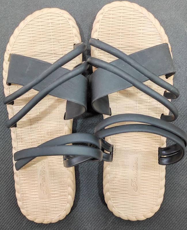 Cross-Strap Antislip Slipper
